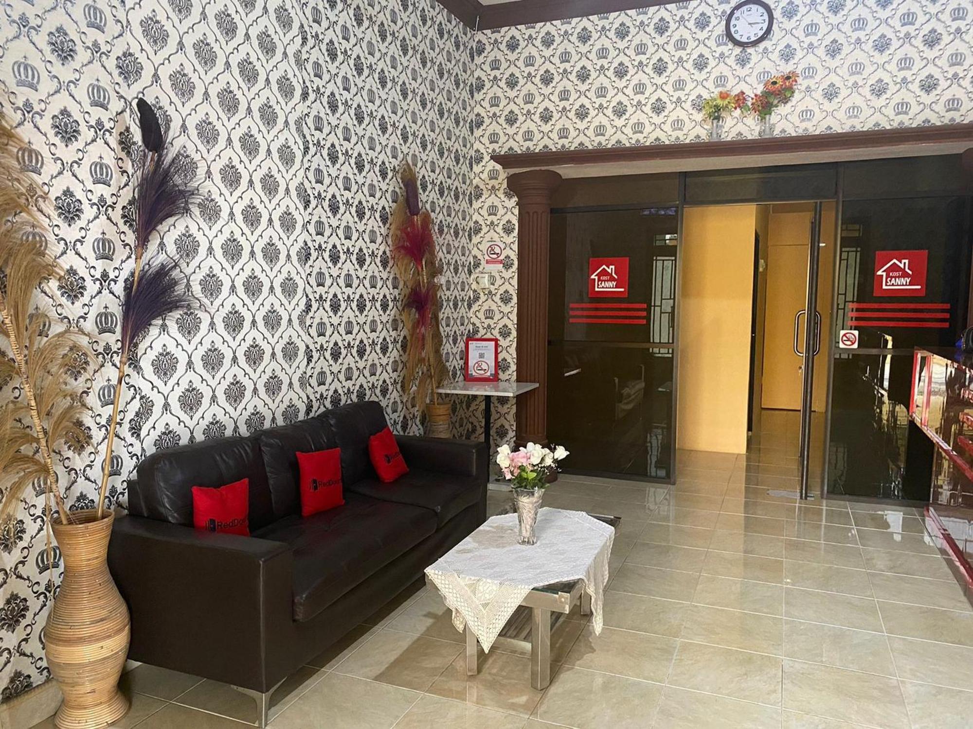 RedDoorz @ Jalan Padat Karya Prabumulih Perabumulih Bagian luar foto
